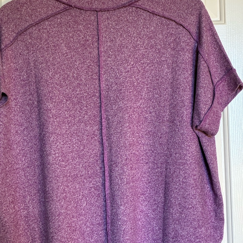 Universal Thread Heathered Purple V-Neck Tee - Picture 6 of 8